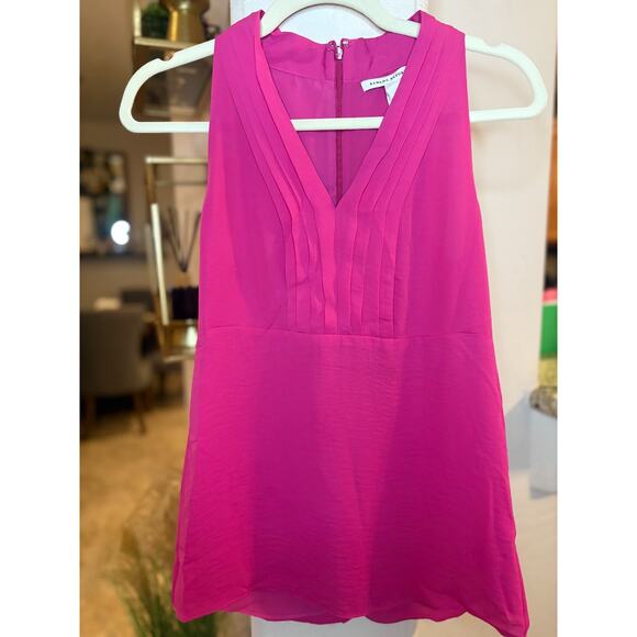 Banana Republic Vintage Hot Pink V-Neck Sleeveless Blouse Size 2 NEW - Picture 1 of 4